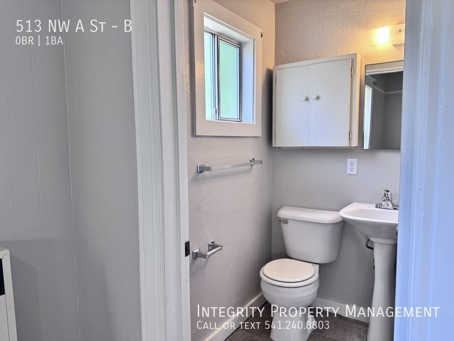 Apartment for rent at 513 NW A St #B, Grants Pass, OR 97526