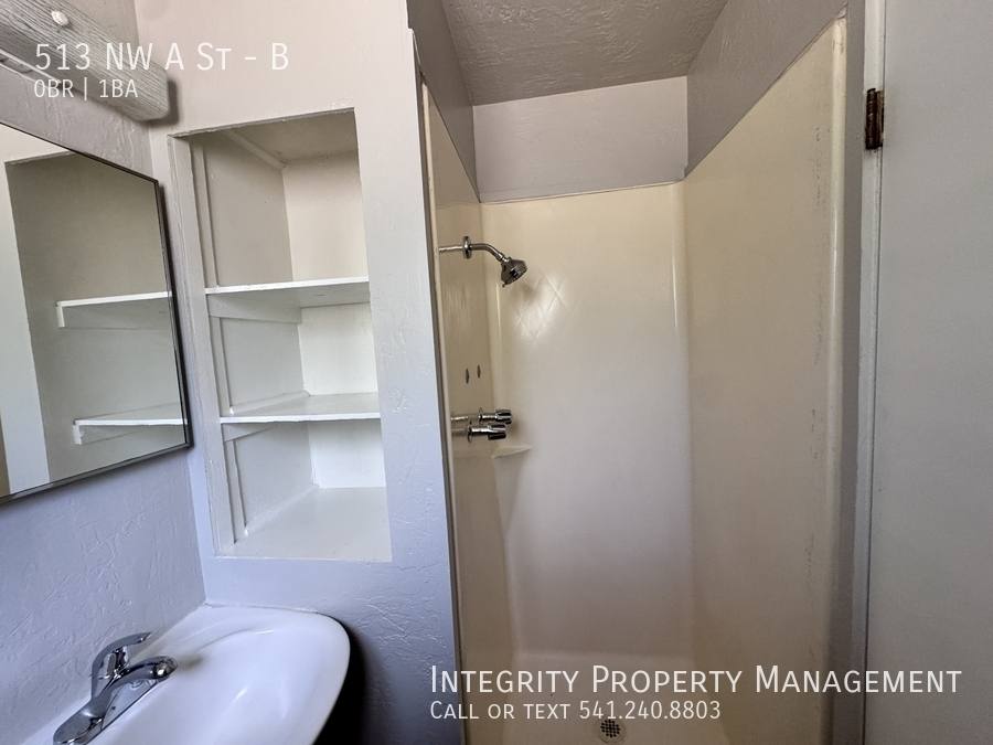 Apartment for rent at 513 NW A St #B, Grants Pass, OR 97526