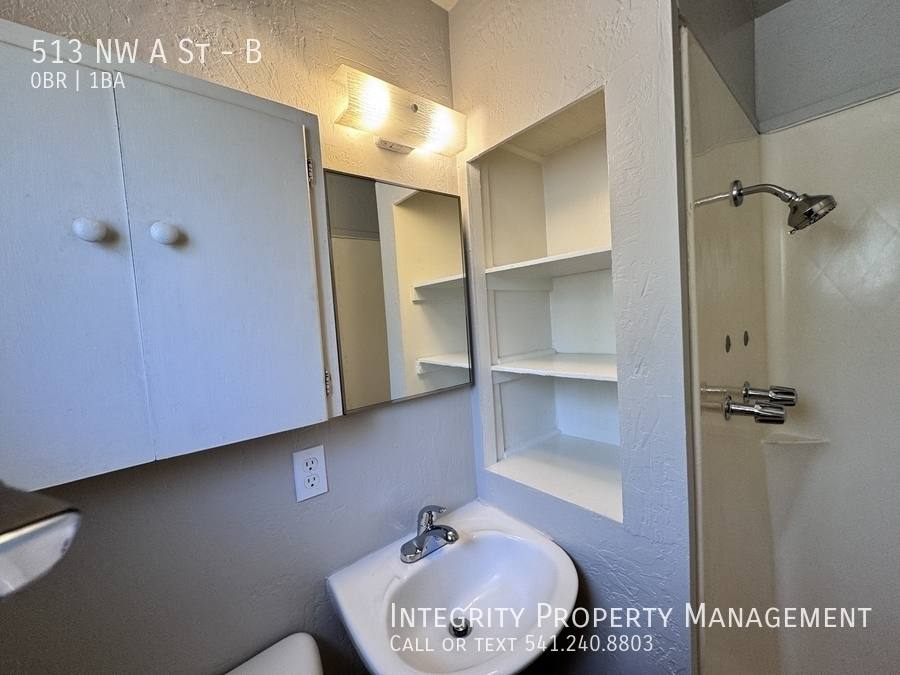 Apartment for rent at 513 NW A St #B, Grants Pass, OR 97526