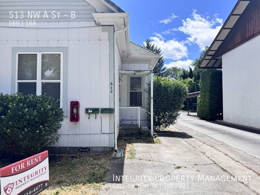 Apartment for rent at 513 NW A St #B, Grants Pass, OR 97526