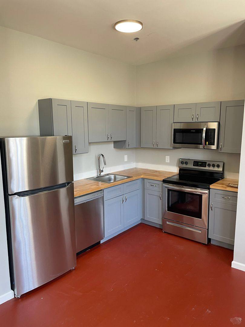Apartment for rent at 2103-05 Baronne St, New Orleans, LA 70113