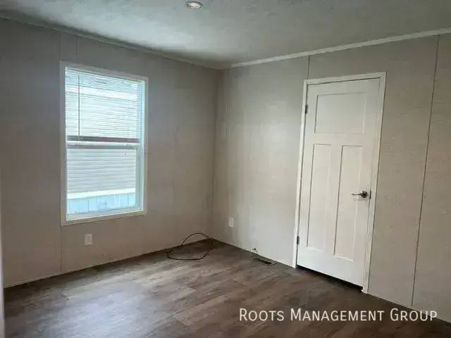 Apartment for rent at 1421 Winona St #1421WN, Salina, KS 67401