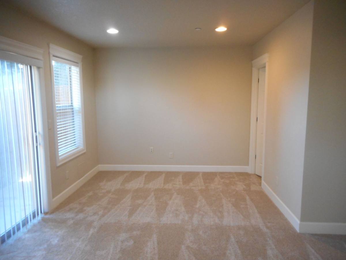 Townhouse for rent at 1555 Dolores Way SE, Albany, OR 97322
