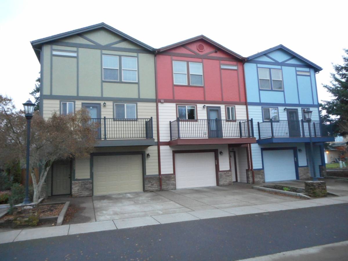 Townhouse for rent at 1555 Dolores Way SE, Albany, OR 97322