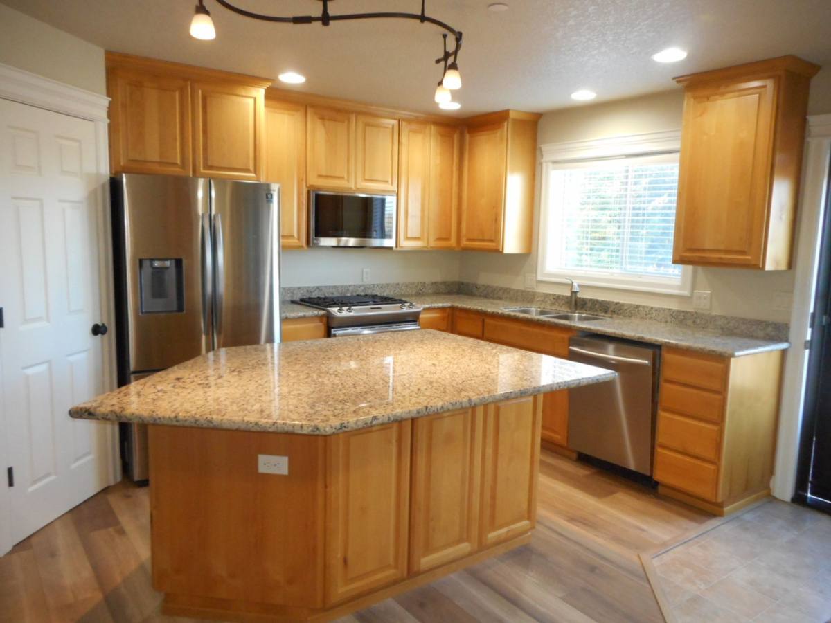 Townhouse for rent at 1555 Dolores Way SE, Albany, OR 97322