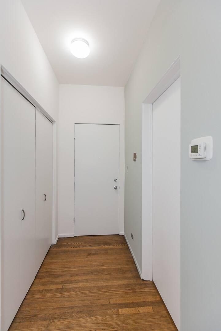 Apartment for rent at 727 W Cornelia #1, Chicago, IL 60657