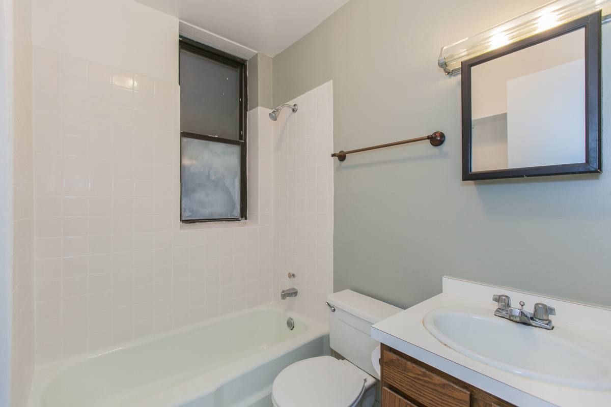 Apartment for rent at 727 W Cornelia #1, Chicago, IL 60657