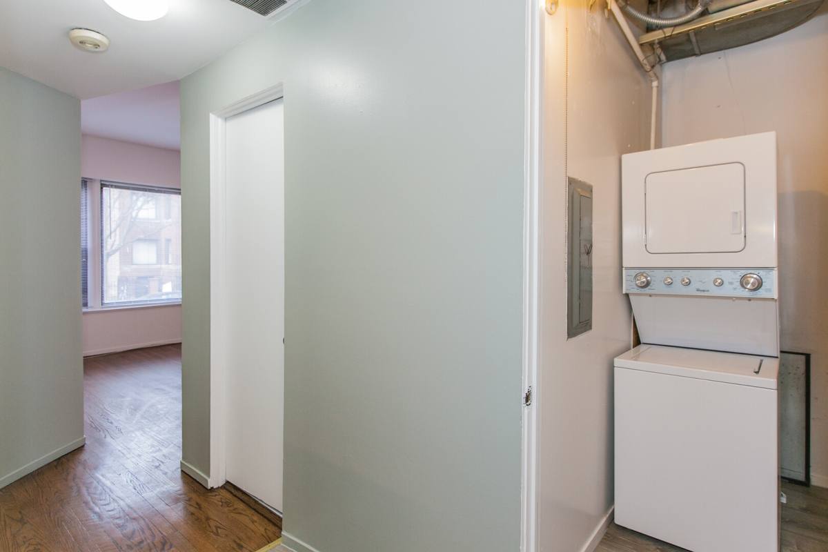 Apartment for rent at 727 W Cornelia #1, Chicago, IL 60657