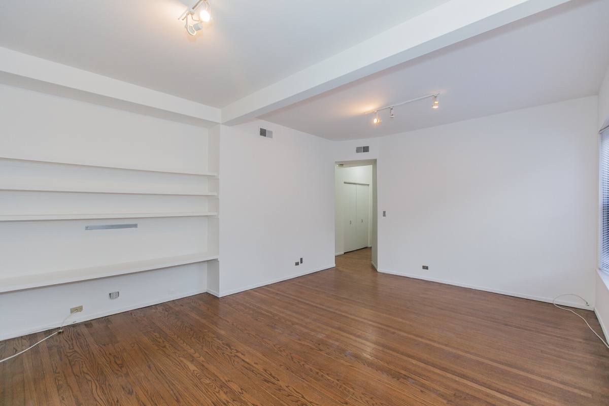 Apartment for rent at 727 W Cornelia #1, Chicago, IL 60657