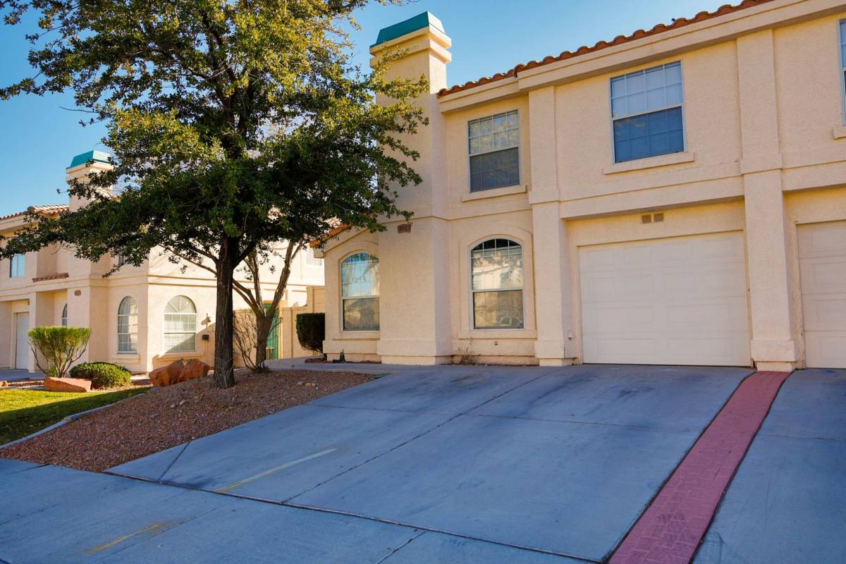 Townhouse for rent at 8023 W Rochelle Ave, Las Vegas, NV 89147