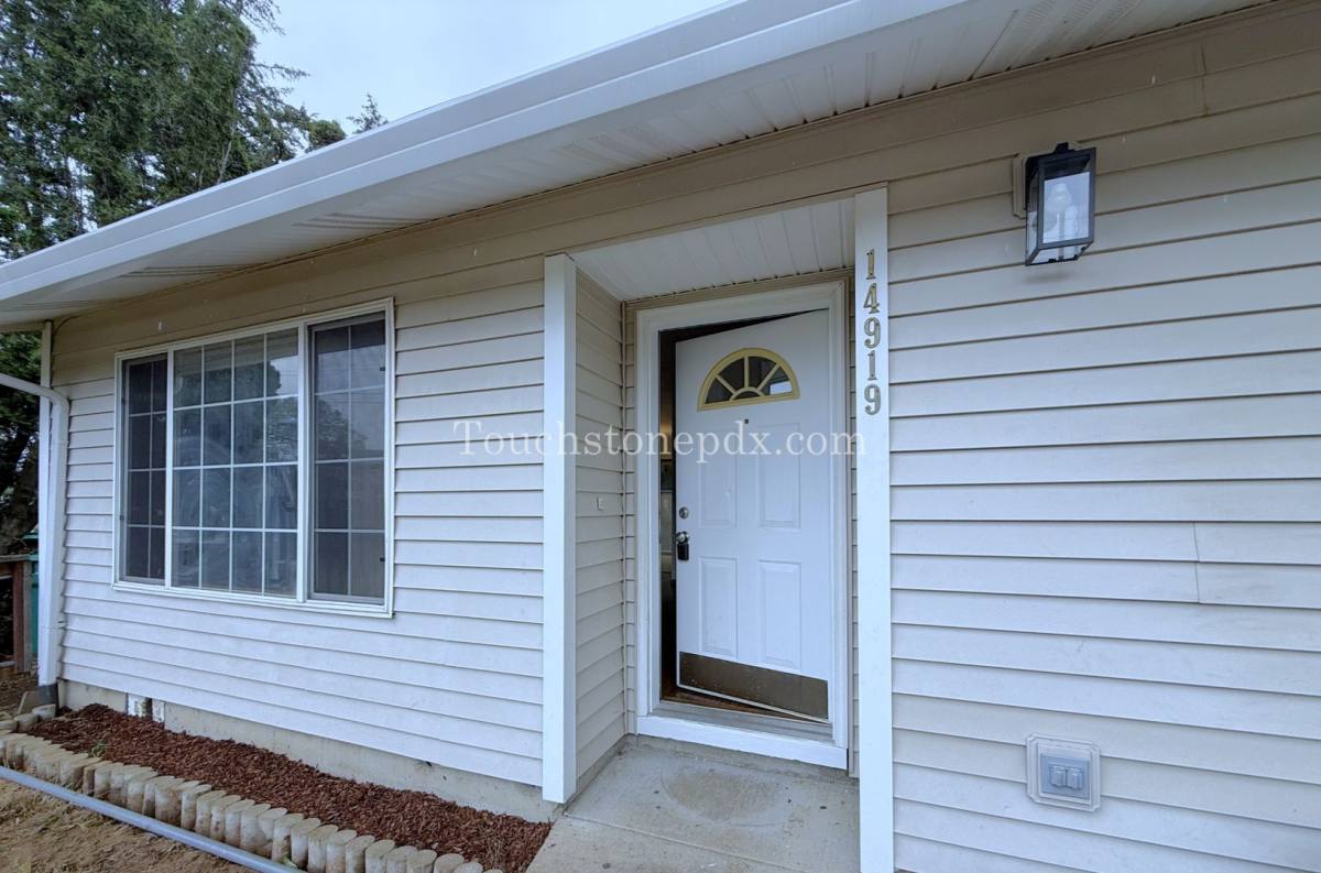 Apartment for rent at 14919 SE Powell Blvd, Portland, OR 97236