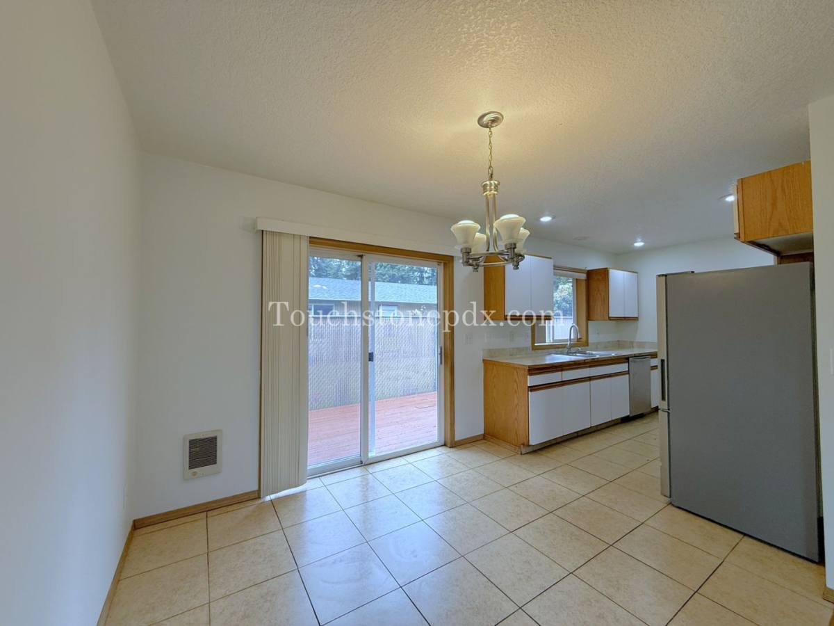Apartment for rent at 14919 SE Powell Blvd, Portland, OR 97236