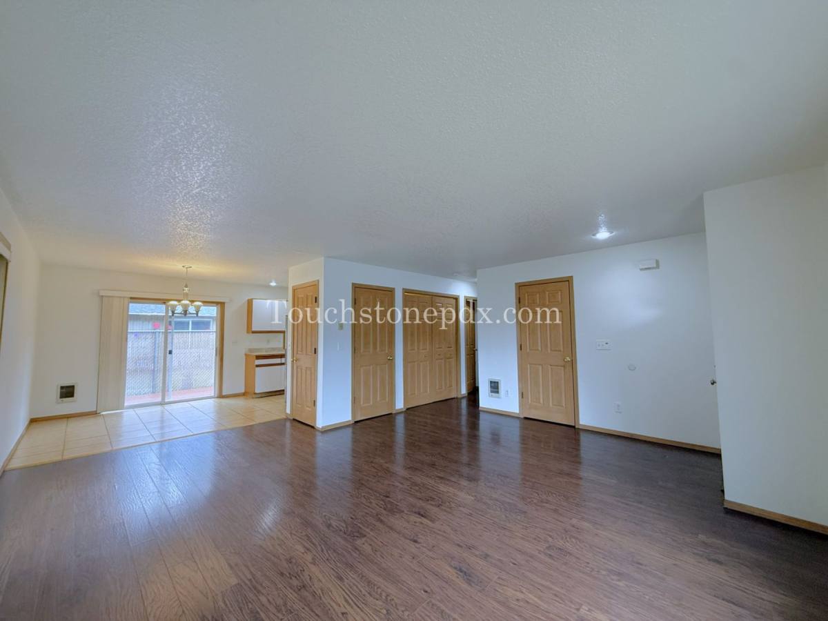 Apartment for rent at 14919 SE Powell Blvd, Portland, OR 97236