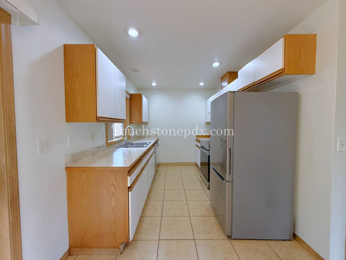 Apartment for rent at 14919 SE Powell Blvd, Portland, OR 97236