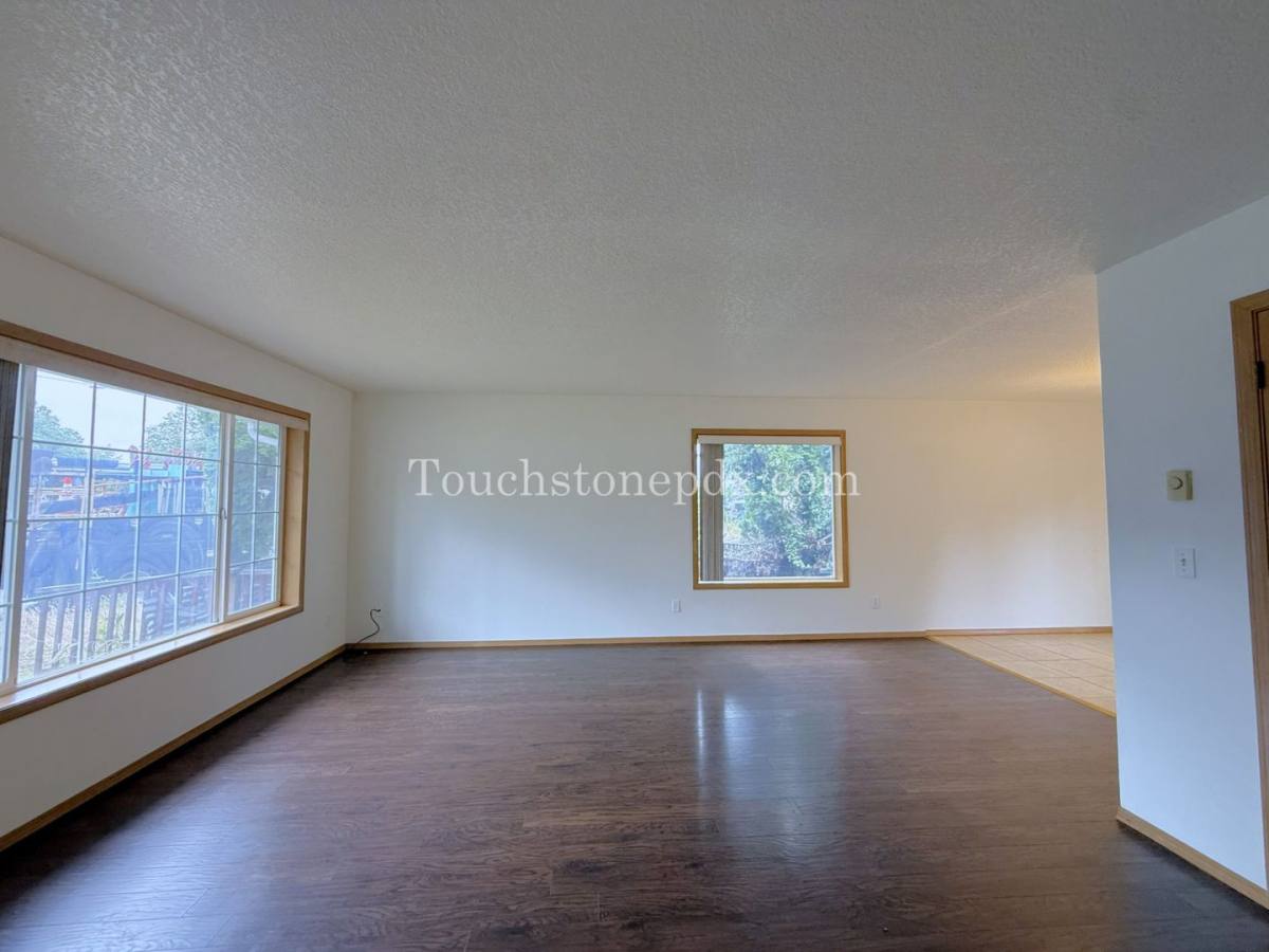 Apartment for rent at 14919 SE Powell Blvd, Portland, OR 97236