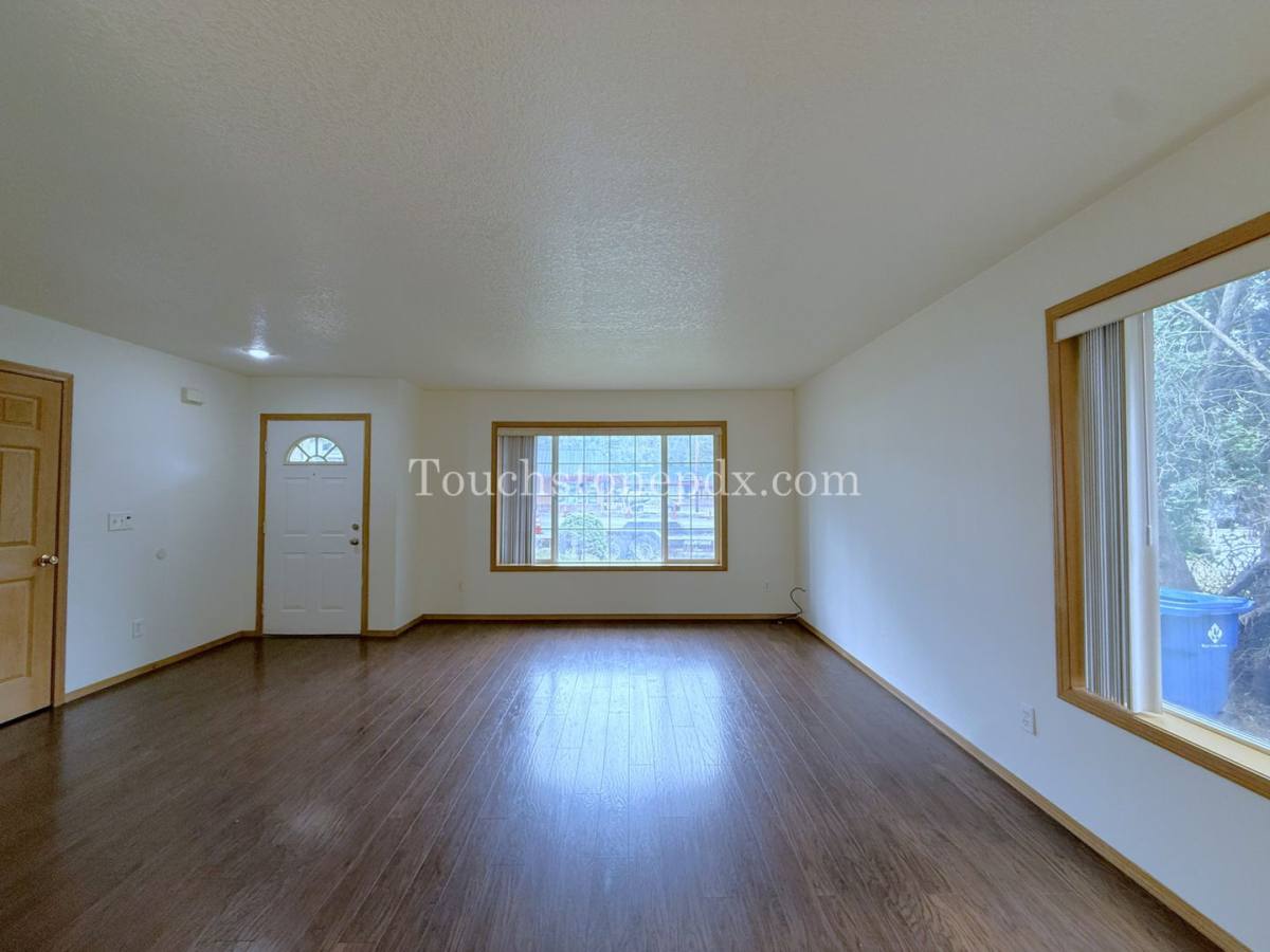 Apartment for rent at 14919 SE Powell Blvd, Portland, OR 97236