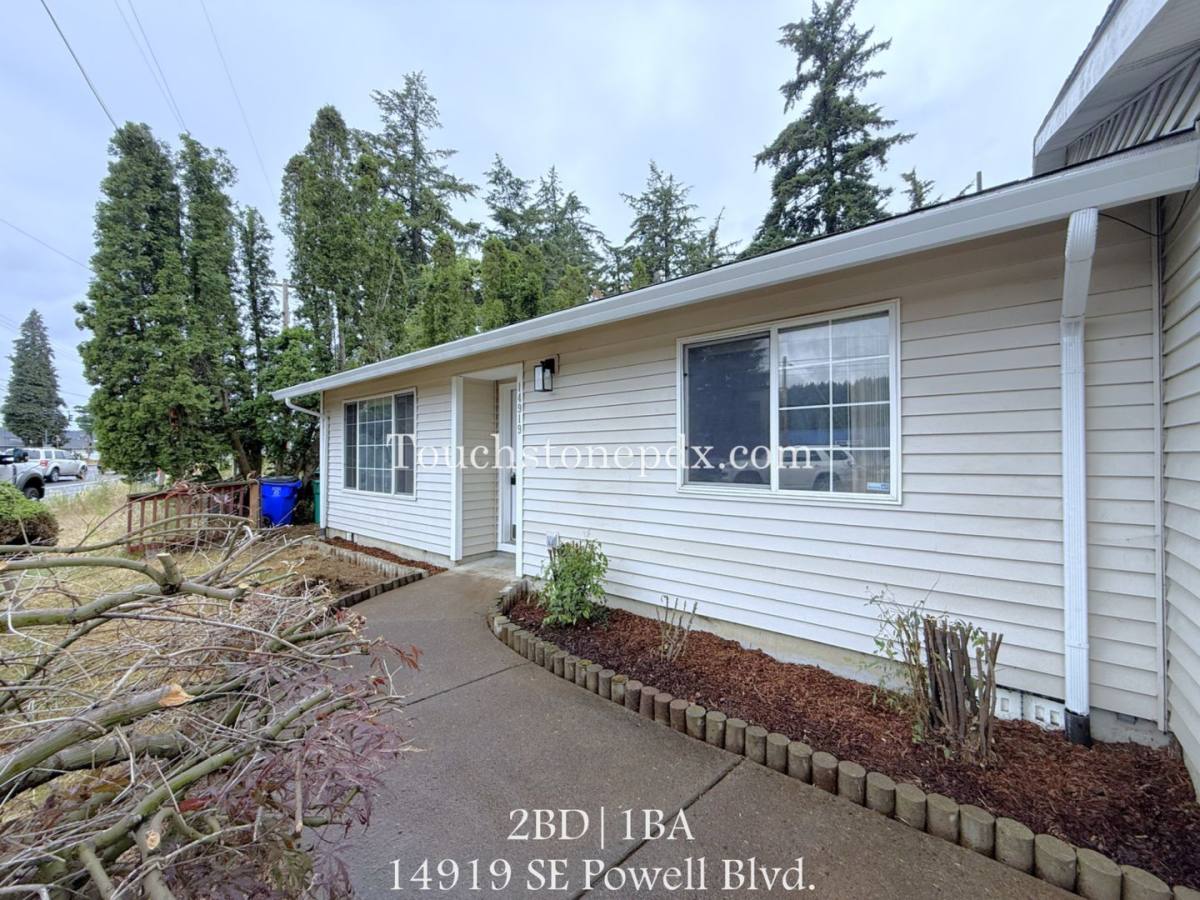 Apartment for rent at 14919 SE Powell Blvd, Portland, OR 97236