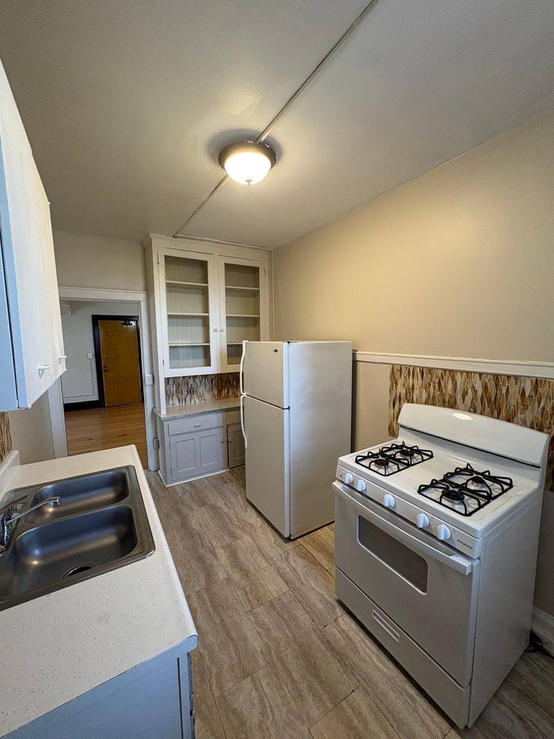 Apartment for rent at 2464 Harney St, Omaha, NE 68131