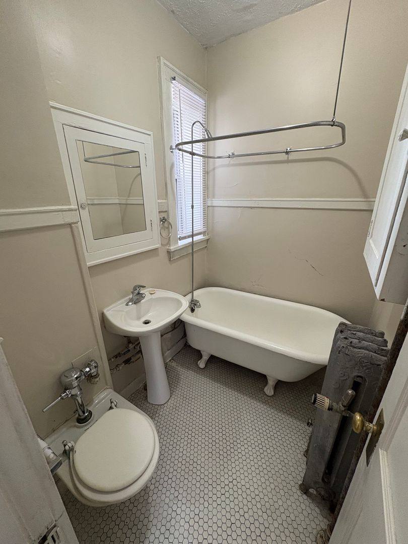 Apartment for rent at 2464 Harney St, Omaha, NE 68131