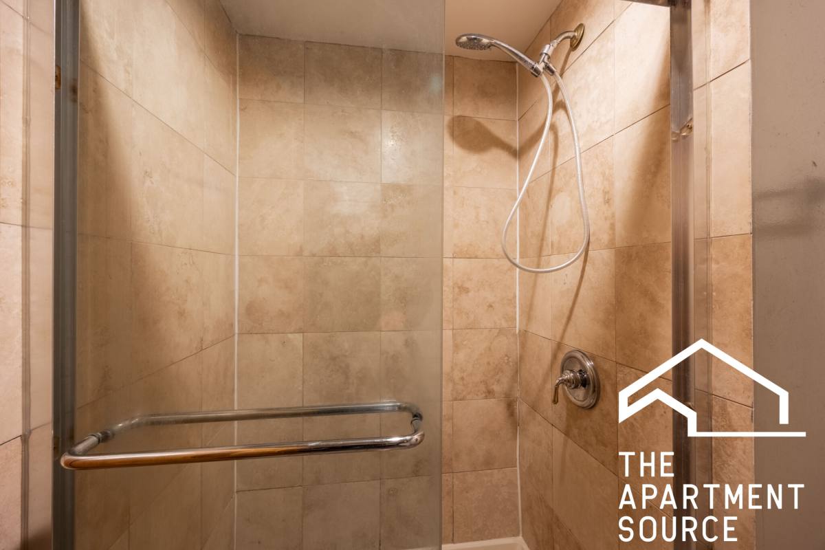 Apartment for rent at 665 W Cornelia #G, Chicago, IL 60657