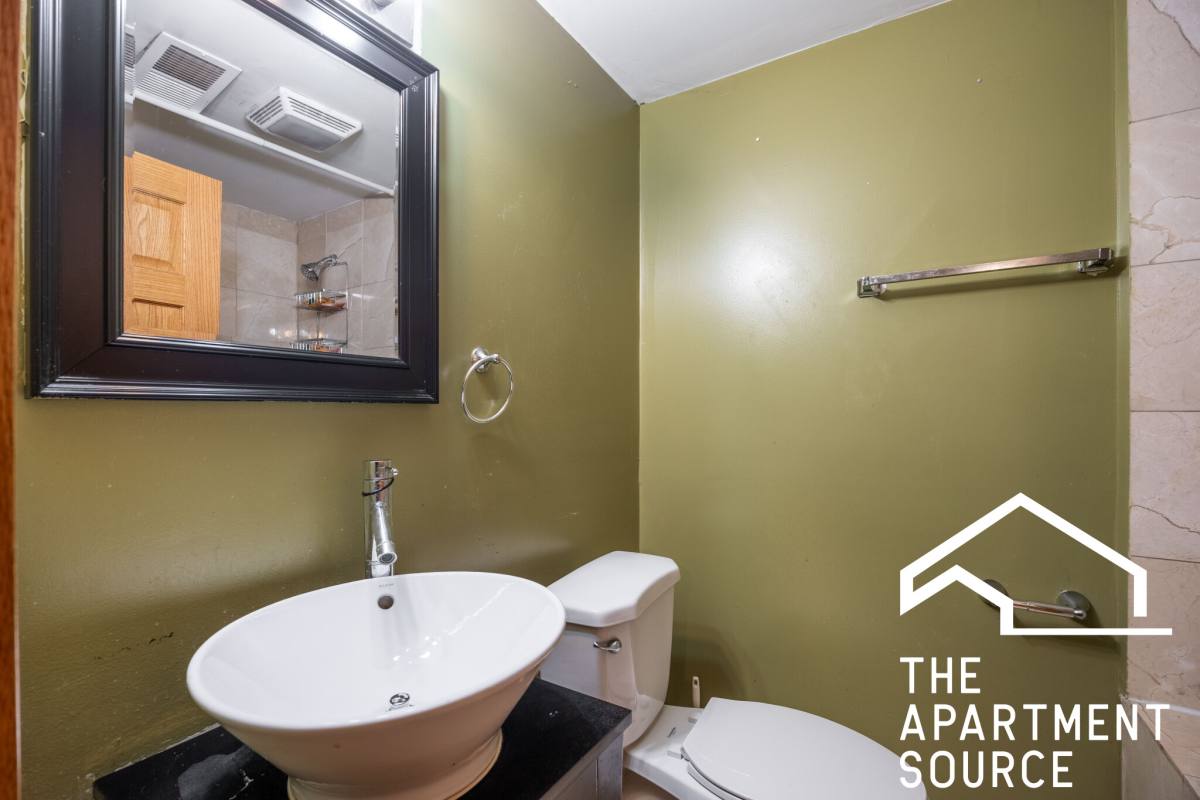 Apartment for rent at 665 W Cornelia #G, Chicago, IL 60657