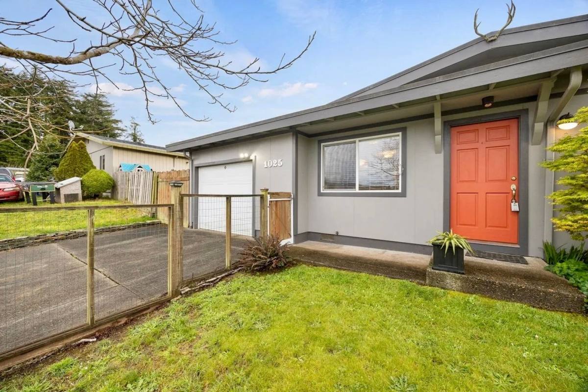 House for rent at 1025 Garfield Ave, Coos Bay, OR 97420