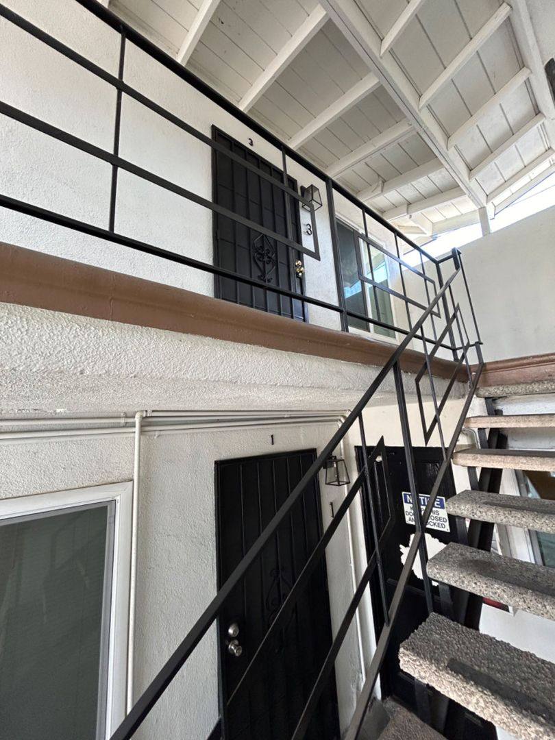 Apartment for rent at 422 Almond Ave, Long Beach, CA 90802