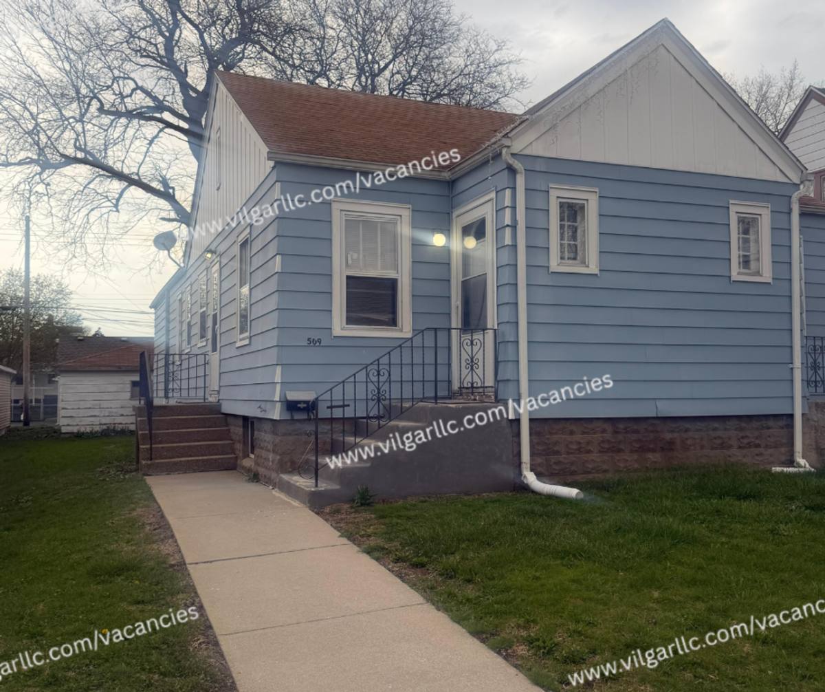 Townhouse for rent at 509 - 511 169th St, Hammond, IN 46324