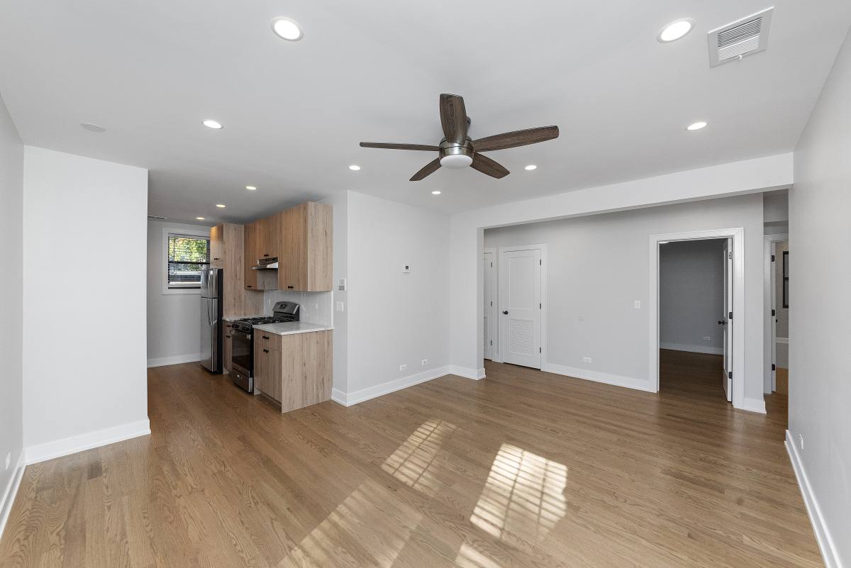 Apartment for rent at 1908 W Winnemac Ave #2, Chicago, IL 60640