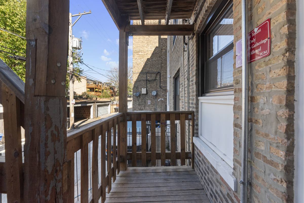 Apartment for rent at 1908 W Winnemac Ave #2, Chicago, IL 60640