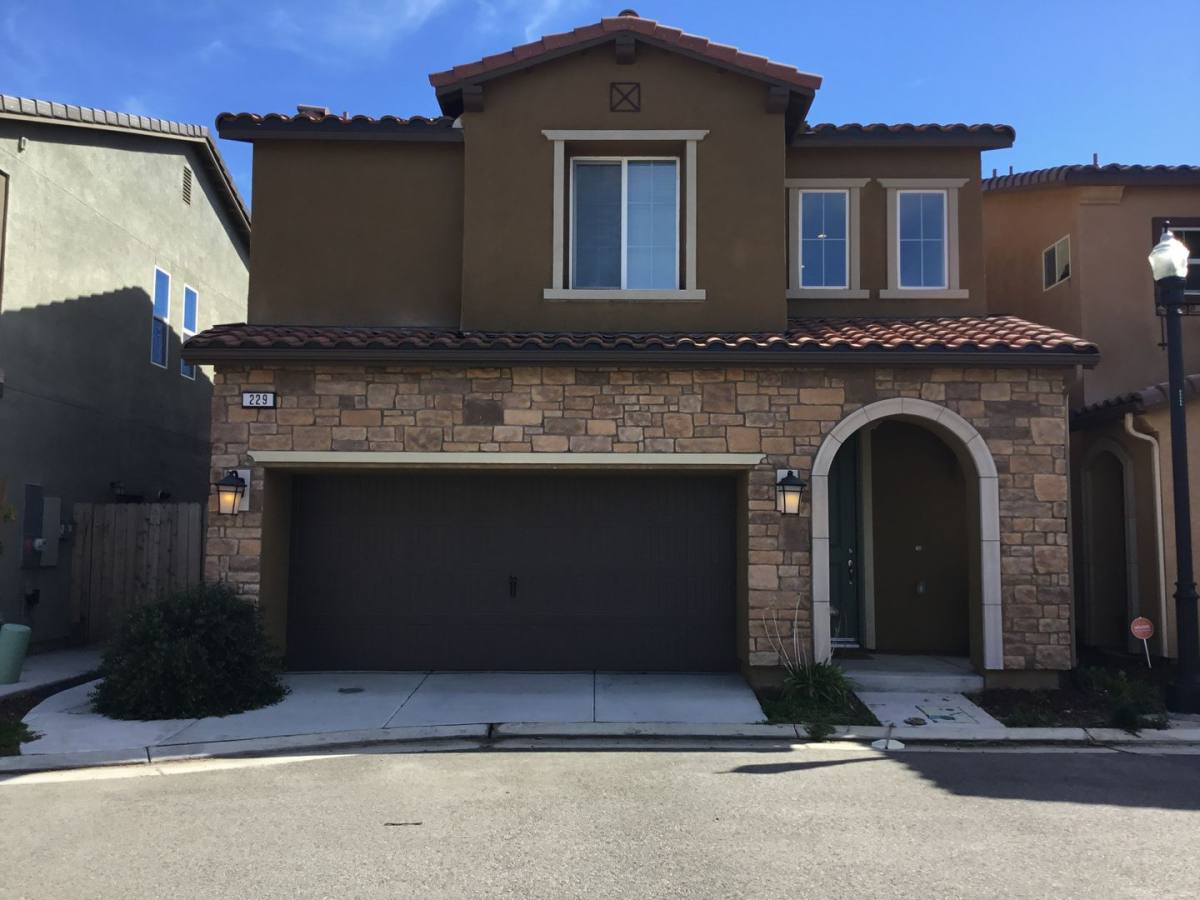 House for rent at 229 Sunset Dr S, Madera, CA 93636