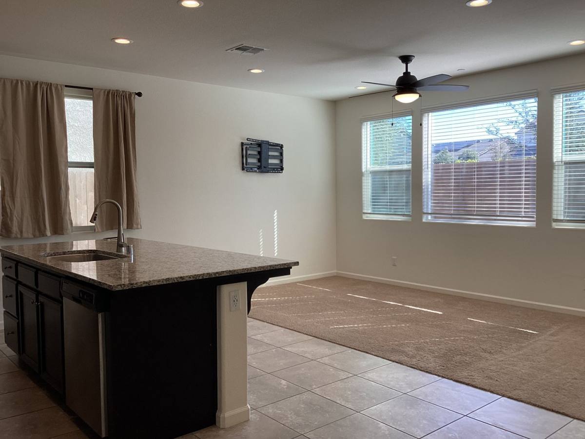 House for rent at 229 Sunset Dr S, Madera, CA 93636