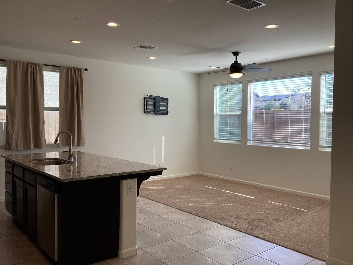 House for rent at 229 Sunset Dr S, Madera, CA 93636