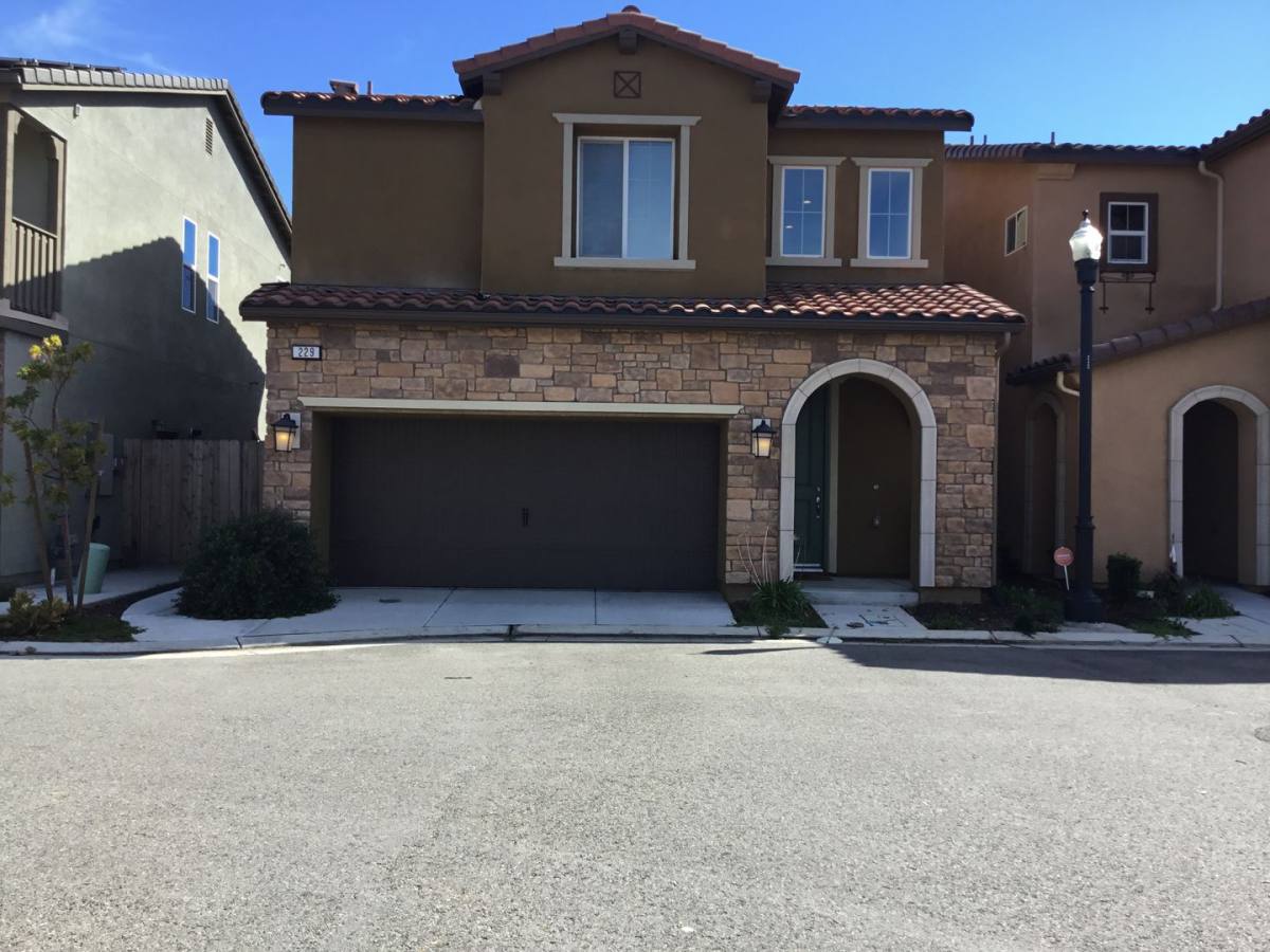 House for rent at 229 Sunset Dr S, Madera, CA 93636