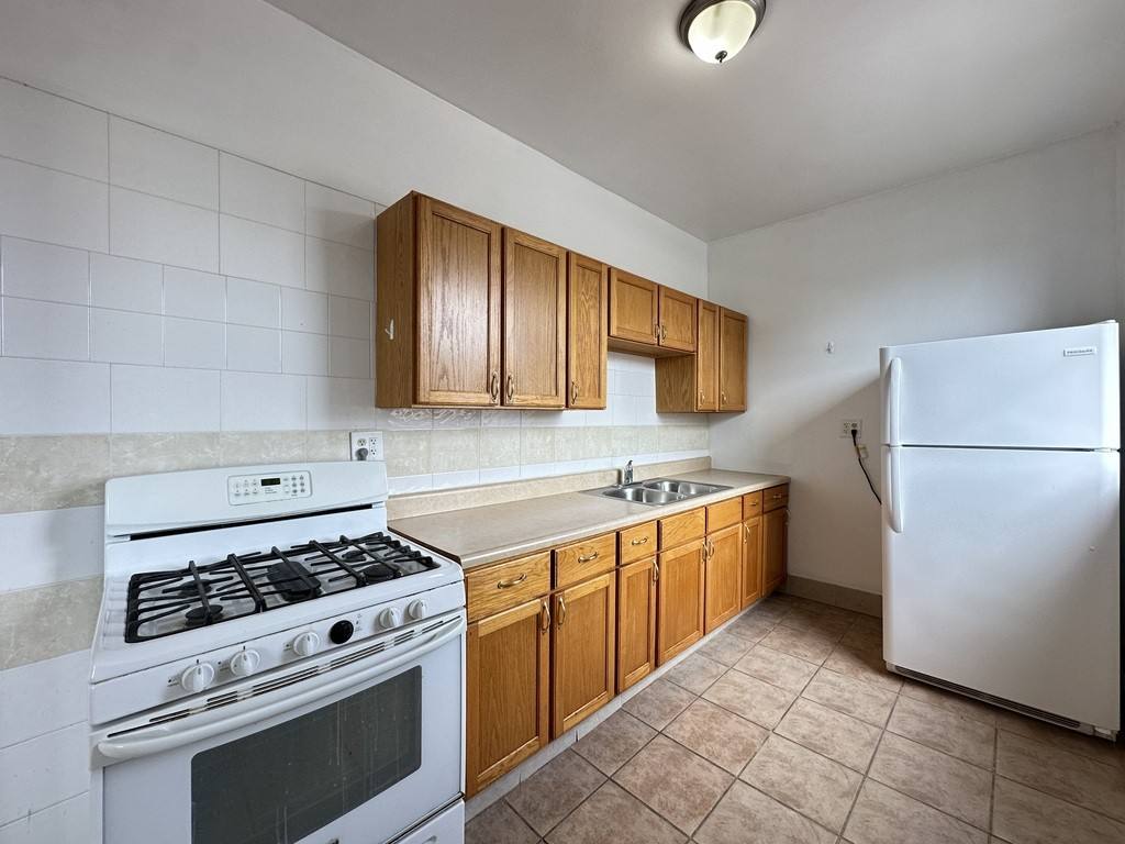 Apartment for rent at 1668 Pratt #9Q, Chicago, IL 60626