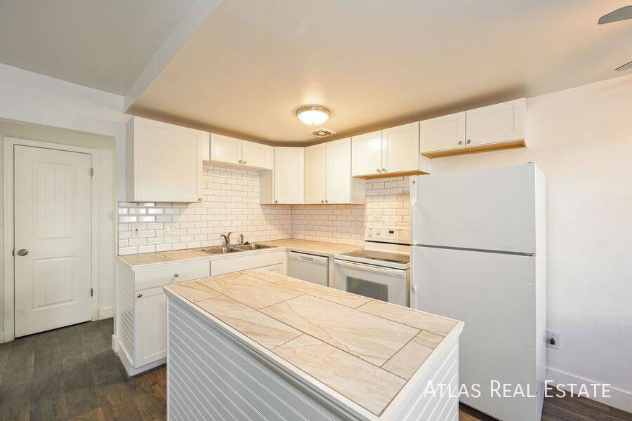Apartment for rent at 132 W Ida Ave #9, Littleton, CO 80120