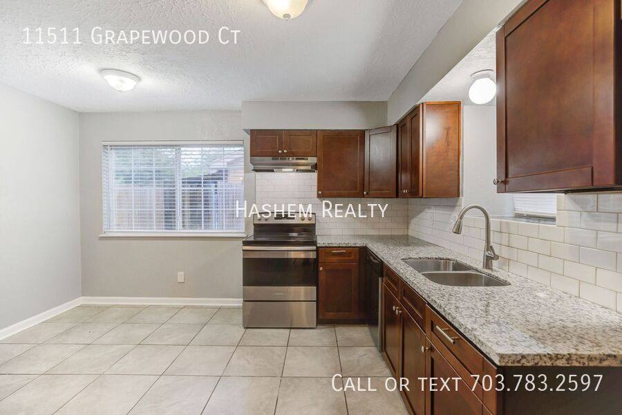 House for rent at 11511 Grapewood Court, Houston, TX 77089