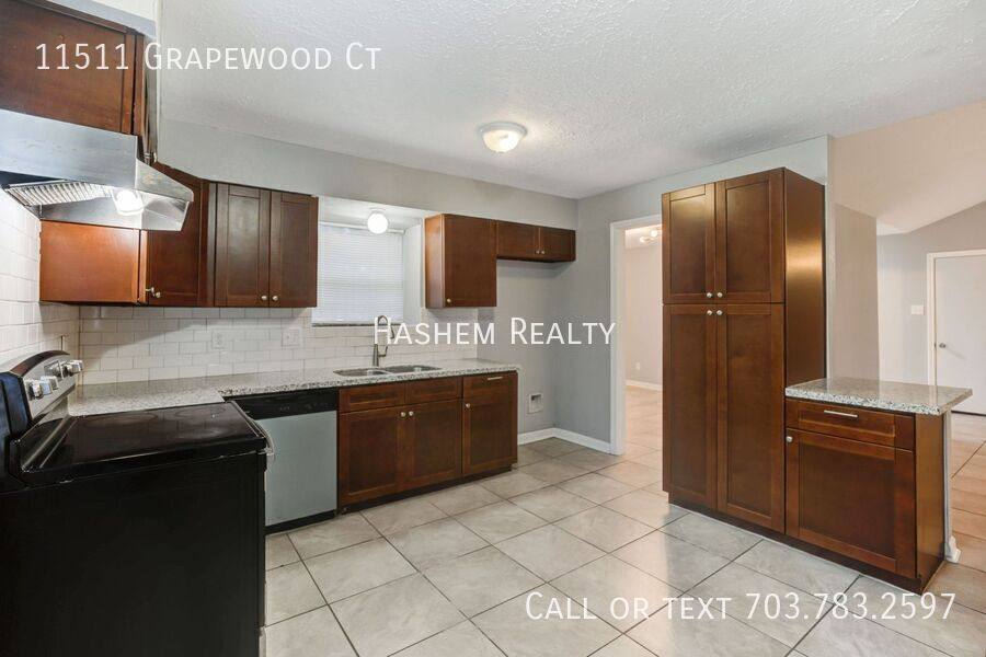 House for rent at 11511 Grapewood Court, Houston, TX 77089
