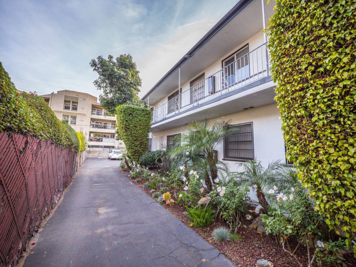Apartment for rent at 6416 Fountain Ave, Los Angeles, CA 90028