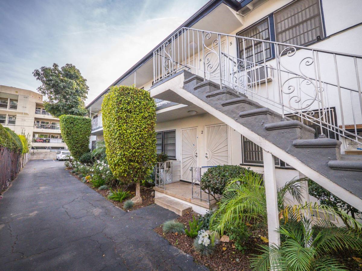 Apartment for rent at 6416 Fountain Ave, Los Angeles, CA 90028