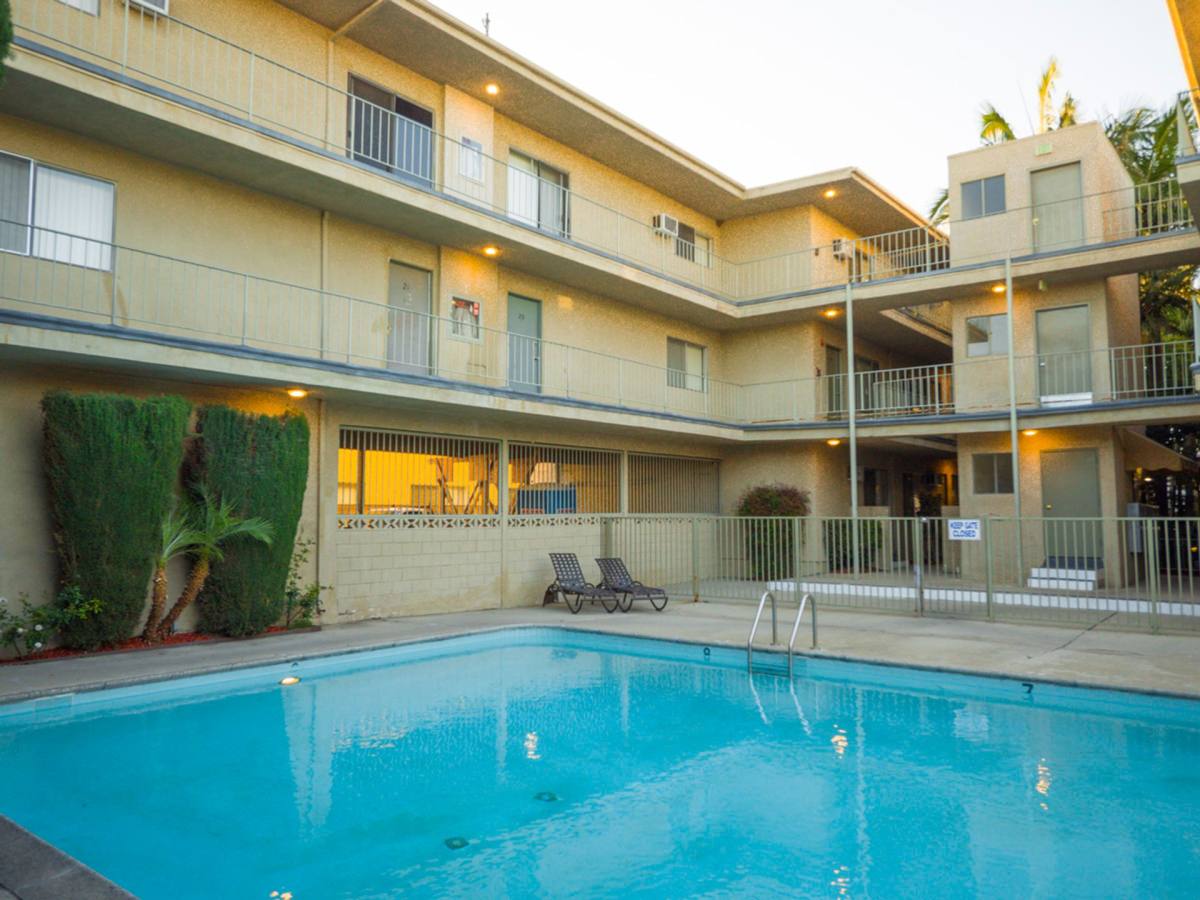 Apartment for rent at 21736 Roscoe Blvd, Canoga Park, CA 91304