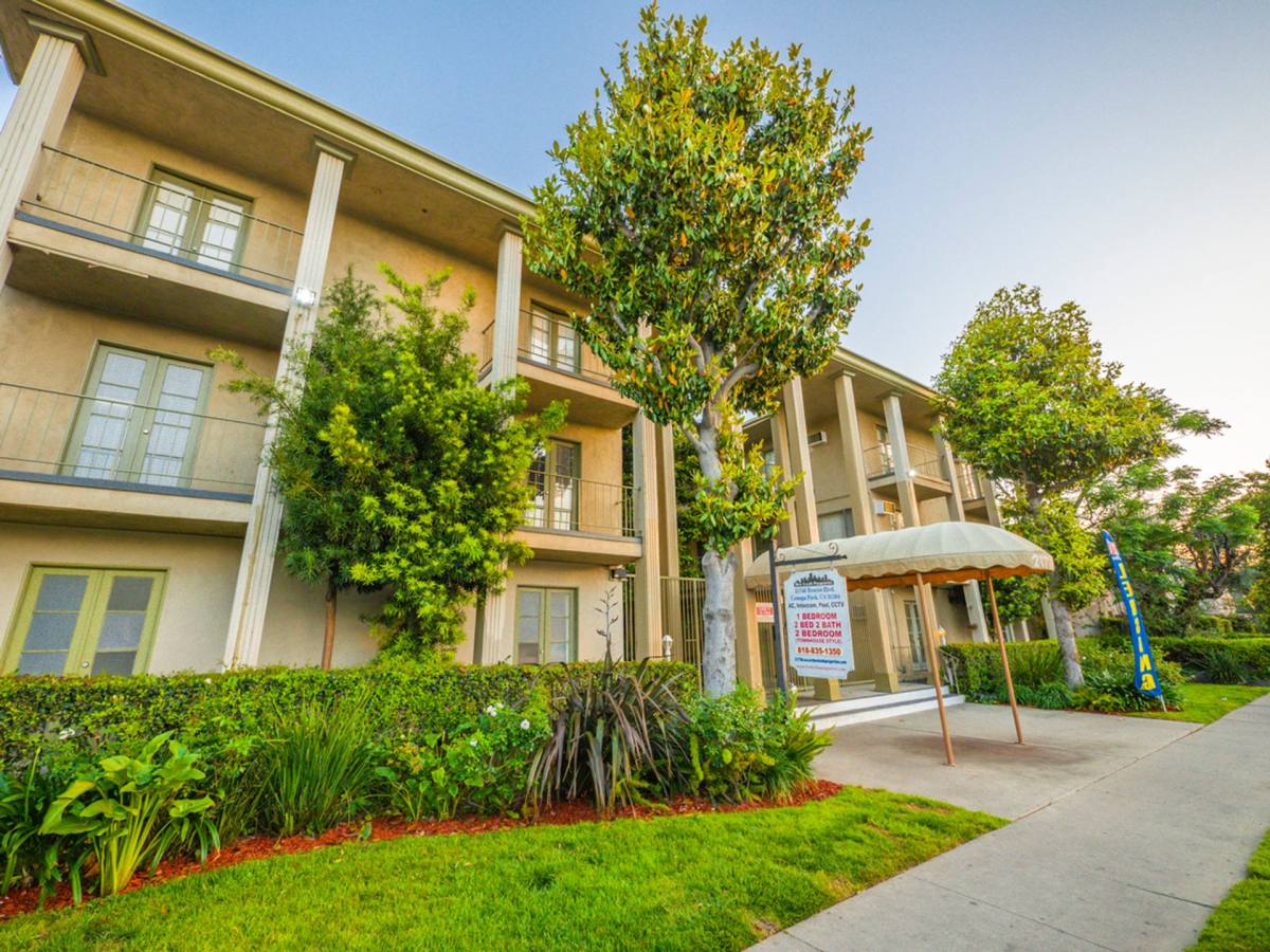 Apartment for rent at 21736 Roscoe Blvd, Canoga Park, CA 91304