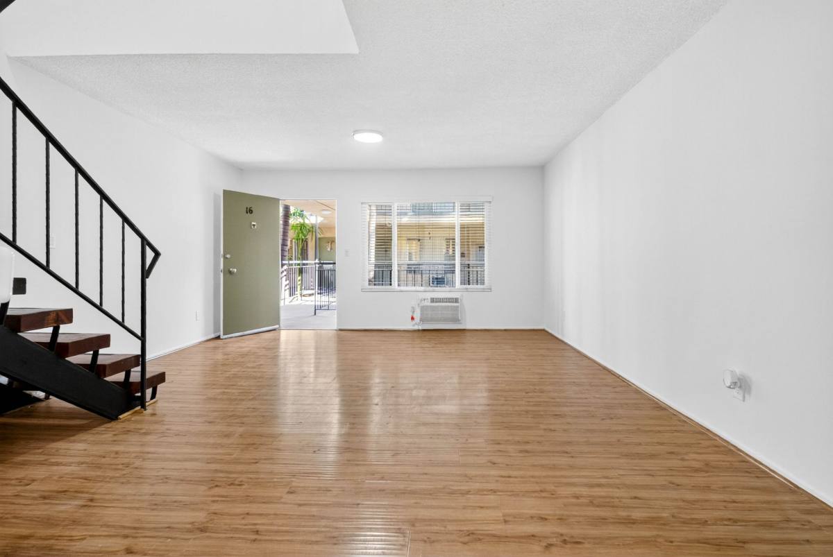 Apartment for rent at 21736 Roscoe Blvd, Canoga Park, CA 91304