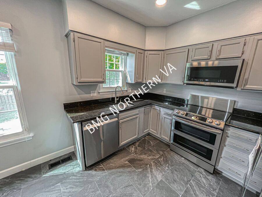 Townhouse for rent at 954 S Rolfe St, Arlington, VA 22204