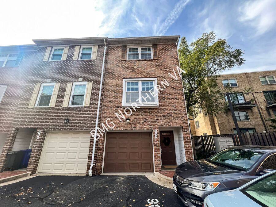 Townhouse for rent at 954 S Rolfe St, Arlington, VA 22204