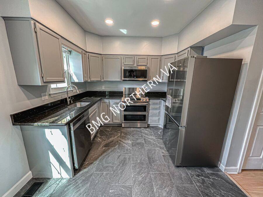 Townhouse for rent at 954 S Rolfe St, Arlington, VA 22204