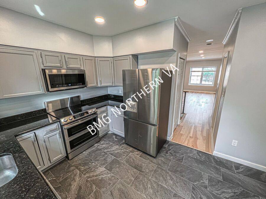 Townhouse for rent at 954 S Rolfe St, Arlington, VA 22204