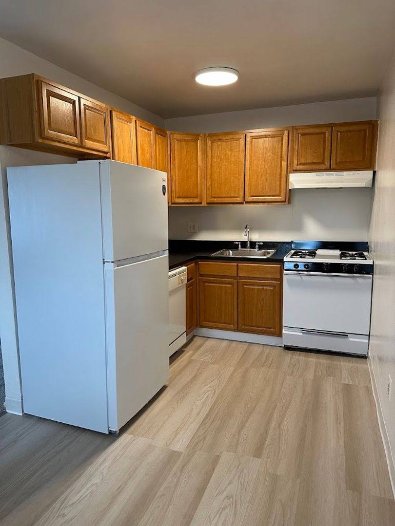 Apartment for rent at 1000 W Atlantic Ave, Clementon, NJ 08021