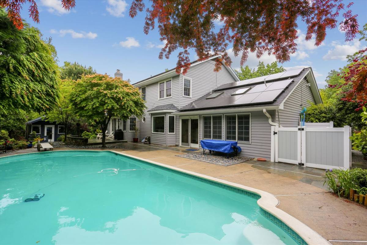 House for rent at 1755 Glastonberry Rd, Potomac, MD 20854