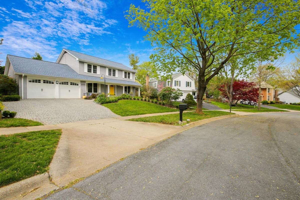 House for rent at 1755 Glastonberry Rd, Potomac, MD 20854